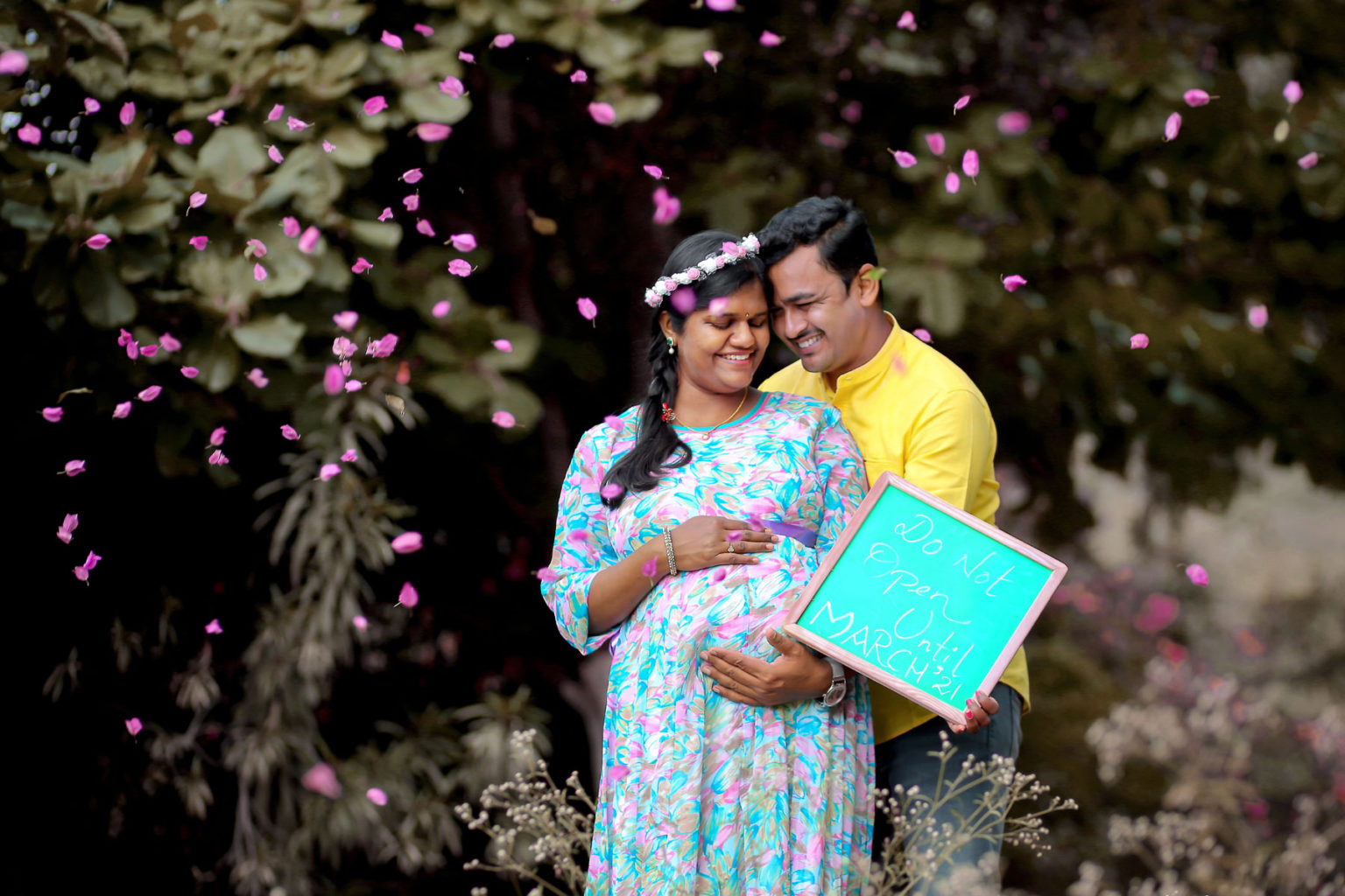 New Delhi India – March 13 2020 : Maternity shoot pose for welcoming new  born baby in Lodhi Road in Delhi India, Maternity photo shoot done by  parents Stock Photo - Alamy