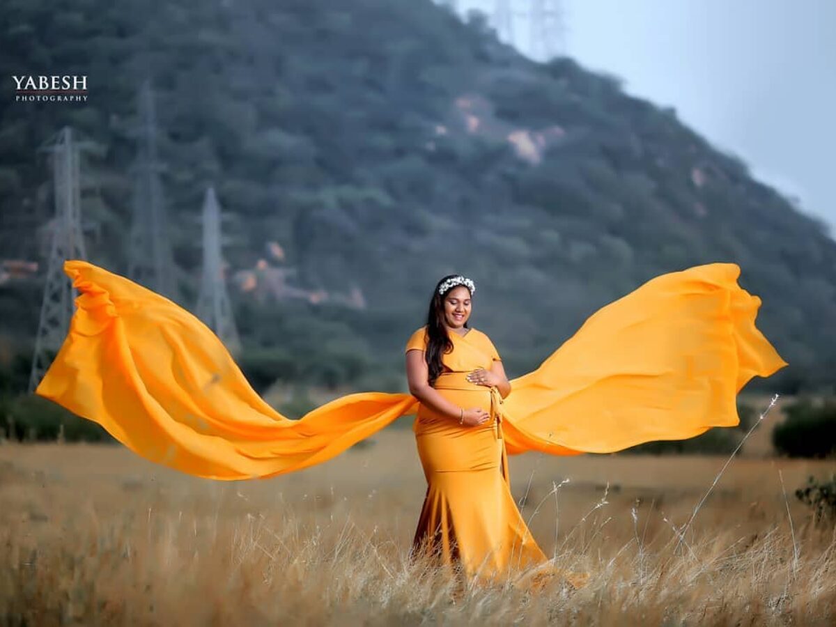 Look Elegant By Using the Best Maternity Photoshoot Ideas in Saree -  Elements